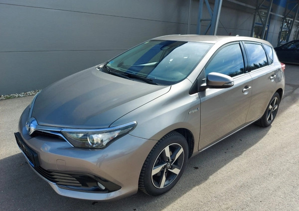 Toyota Auris cena 61500 przebieg: 56000, rok produkcji 2016 z Góra małe 154